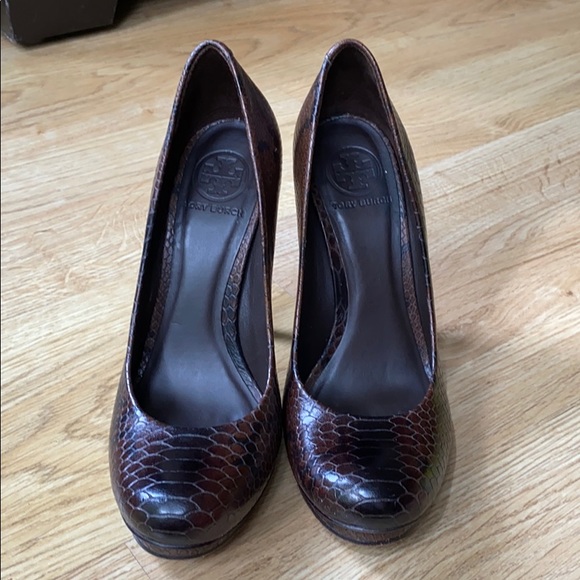 Tory Burch Brown Python Print Leather Pumps - Picture 8 of 8